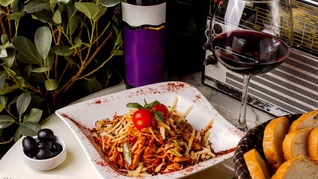 merlot-rebsorte-pasta-tomatensauce-foodpairing-ritschard-weine-rotwein