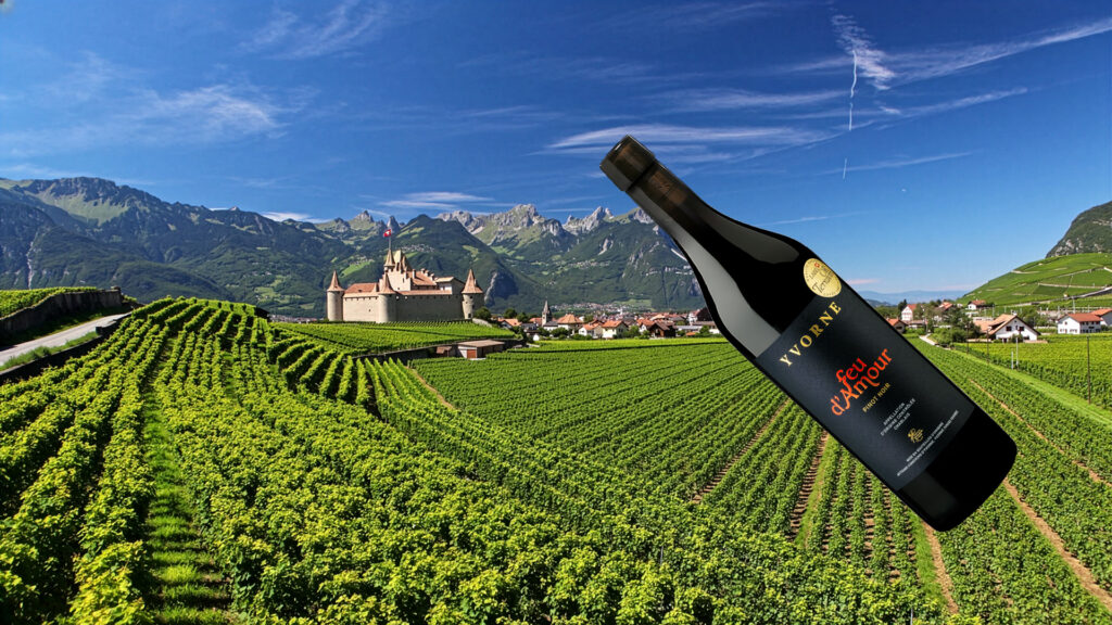 Rotweinflasche der Artisans-Vigneron-dYvorne schwebt über den Rebbergen vor dem Château Aigle im Chablais