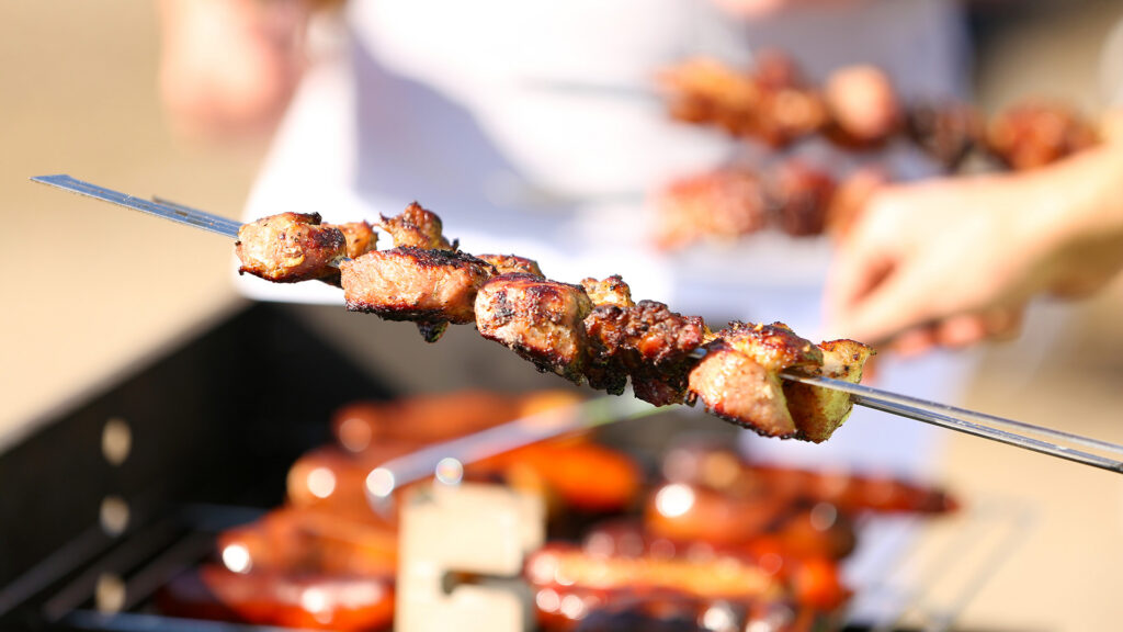 brochette-grill-de-viande-au-vin-rouge-de-Syrah